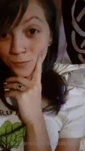 If i can get to 100 subscribers everyone will get a free special video