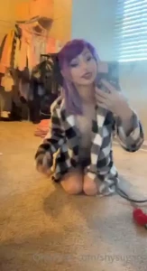 I gotta get dressed but i m sleepy and cozy