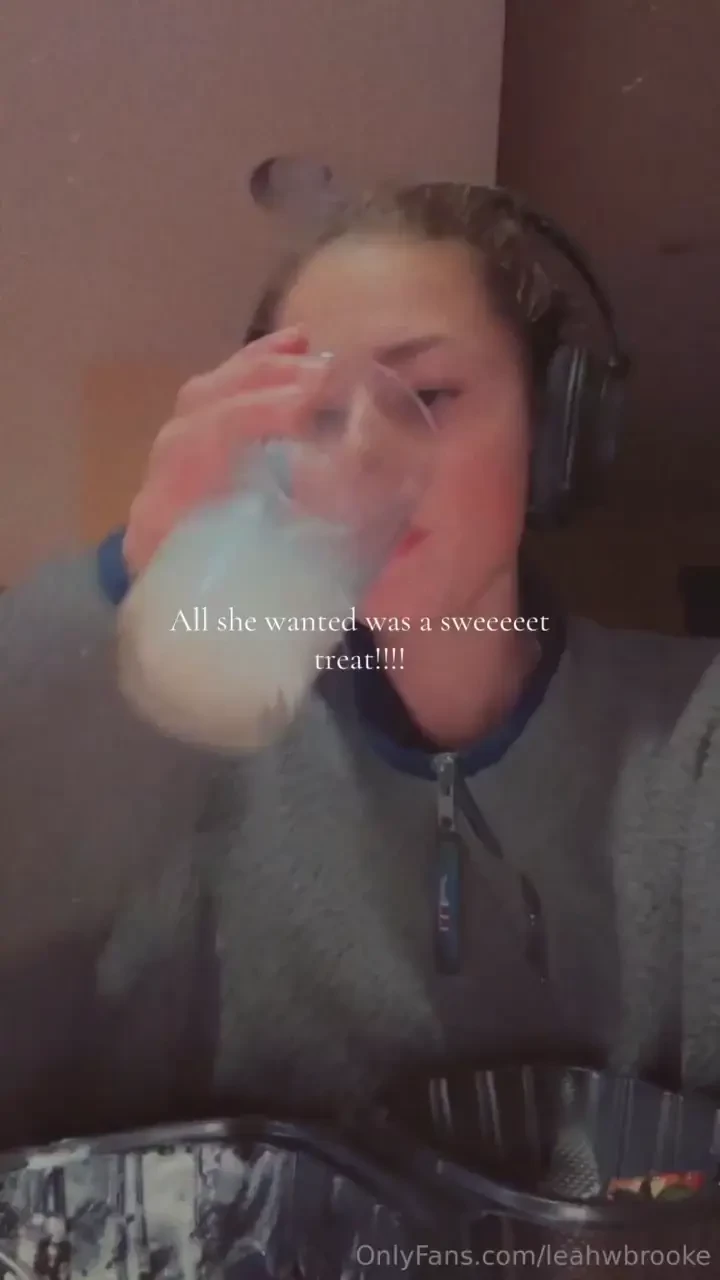 Wearing missstacy cotton bra soooo comfy and cute ahahaaha can t 