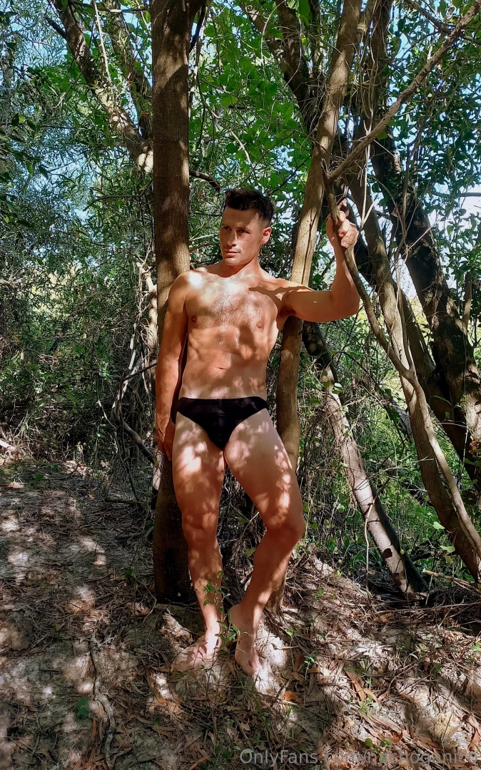 Es un paquete que se puede encargar it is a package that can be part 1 