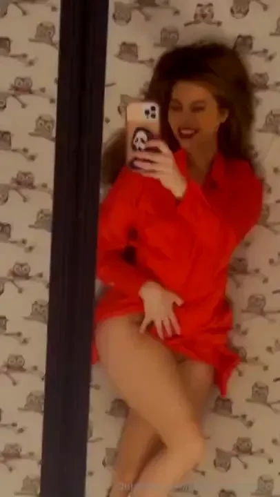 Of course i have a mirror above my bed 