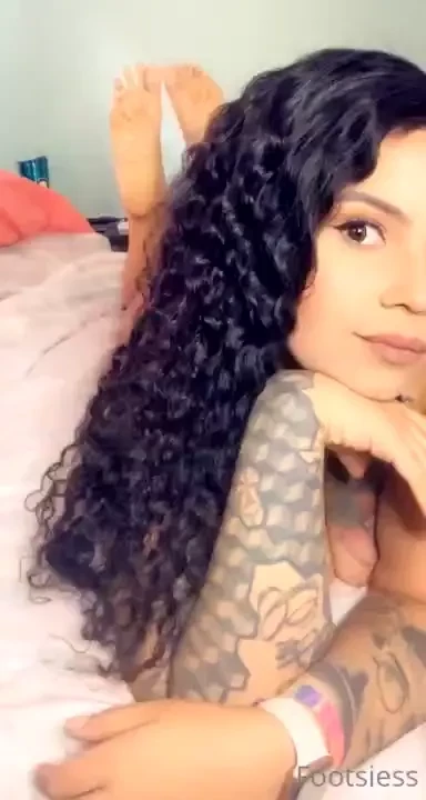 Pov i catch you staring and tease you with my wrinkly soles 