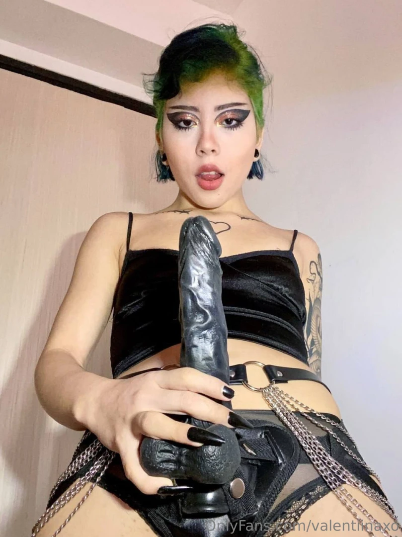 Don t let my petite frame fool you i m mistressroxybdsm a girl to be part 53 