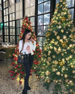 I love walking alone during the christmas days it s so beautiful