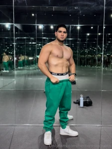 Pants off in your dms in 10