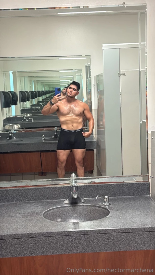 Mirror mirror on the wall who s finest papi of them all 