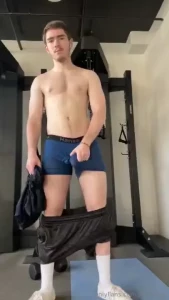 I love working out and jerking off at the same time and the thrill of