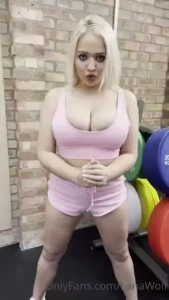 Doing my squats part 1