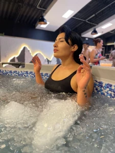 It was my first ice bath and even though i m a woman i can see why part 1