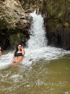 I have no one to accompany me under this waterfall part 1