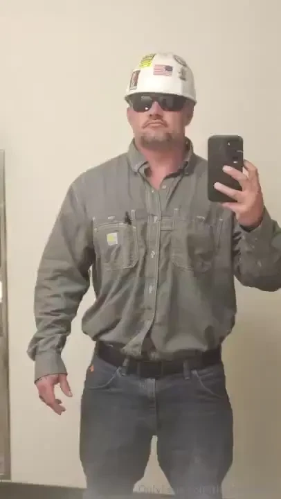 This blue collar daddy wants to show you all of me 
