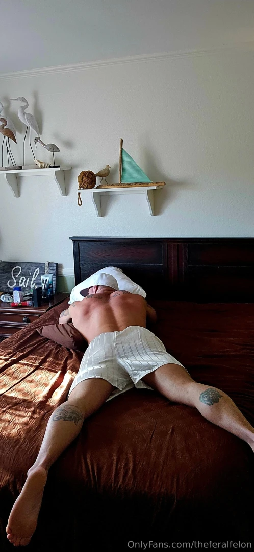 Daddy got some new outfits in this bundle you see the two new jocs as 