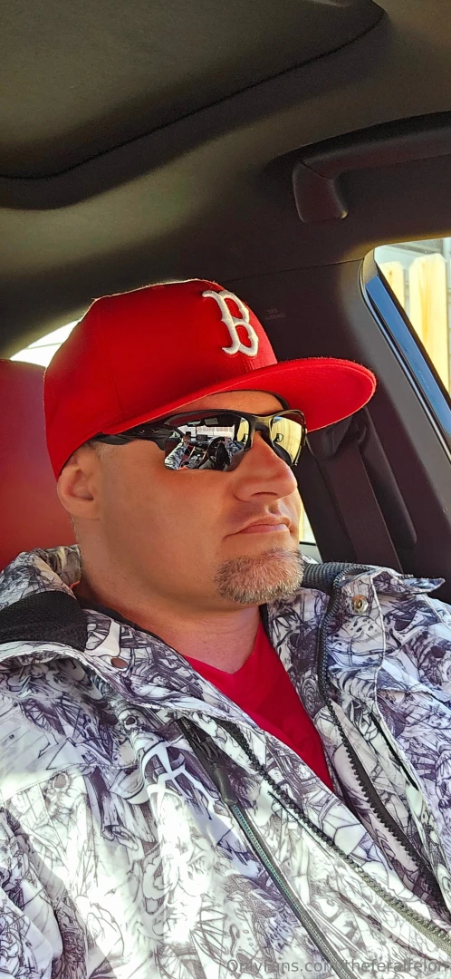 Gym time who wants to cum and do leg day i could really use a spot on 