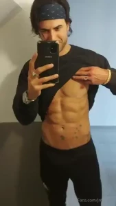 Anyone to join me live tonight who s in