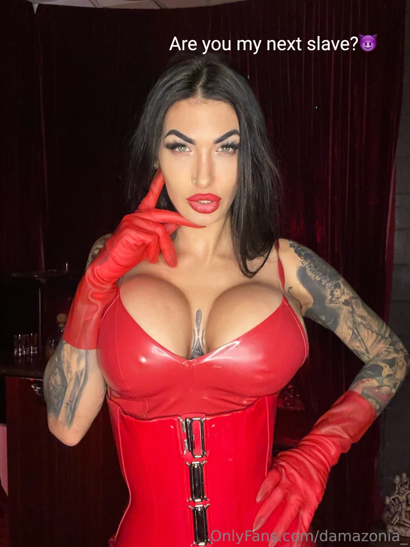 You couldn t handle a woman like me even in your dreams 