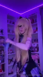 Fischl does the embrace it dance