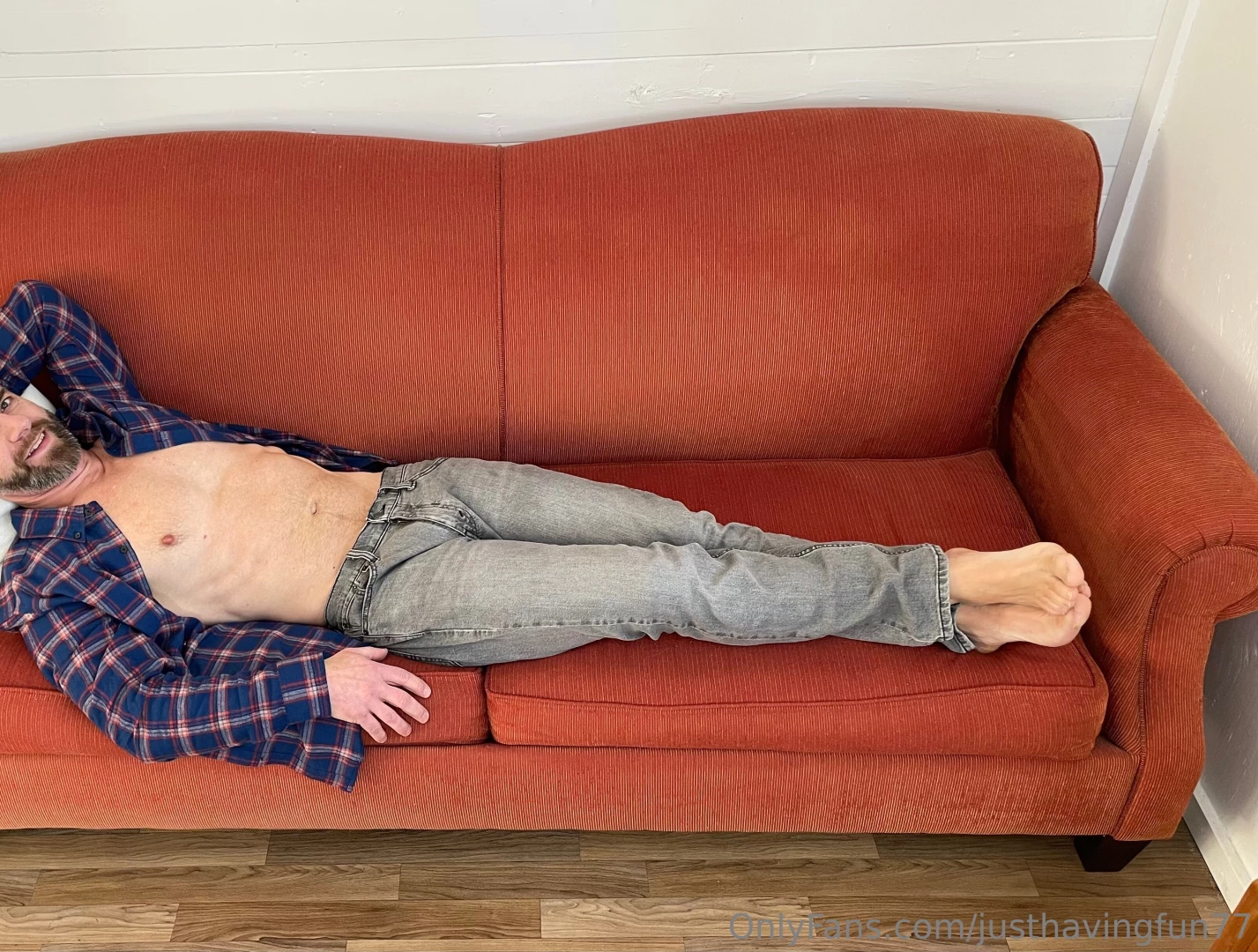 Good morning do you want to see what i did on this couch yesterday i 