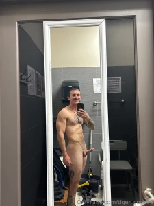 Post workout photo shoot turned my self on so much i jerked off right