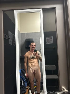 Post workout photo shoot turned my self on so much i jerked off right part 2