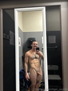 Post workout photo shoot turned my self on so much i jerked off right part 4