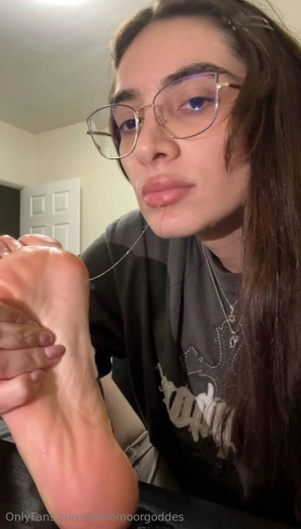 Goddess licking her own feet and toe passionately with a lot of drools 