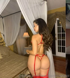 This ultimate baddie is sending nudes and sexting with fans all day part 7