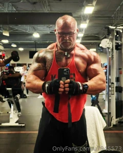 Fun muscle pics in the gym and around enjoy part 2