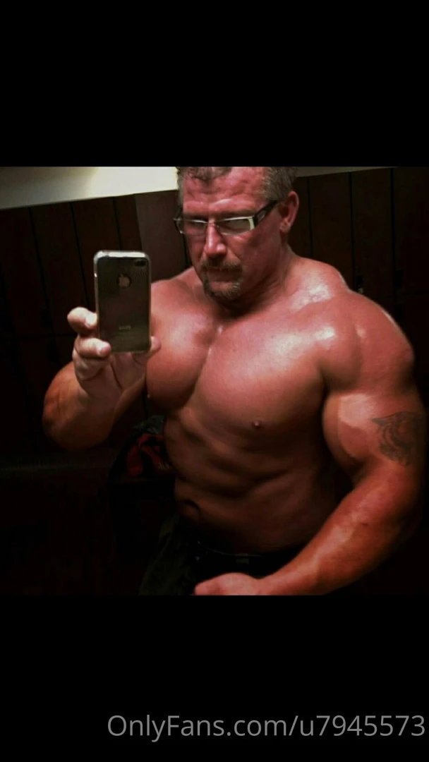 Fun muscle pics in the gym and around enjoy 