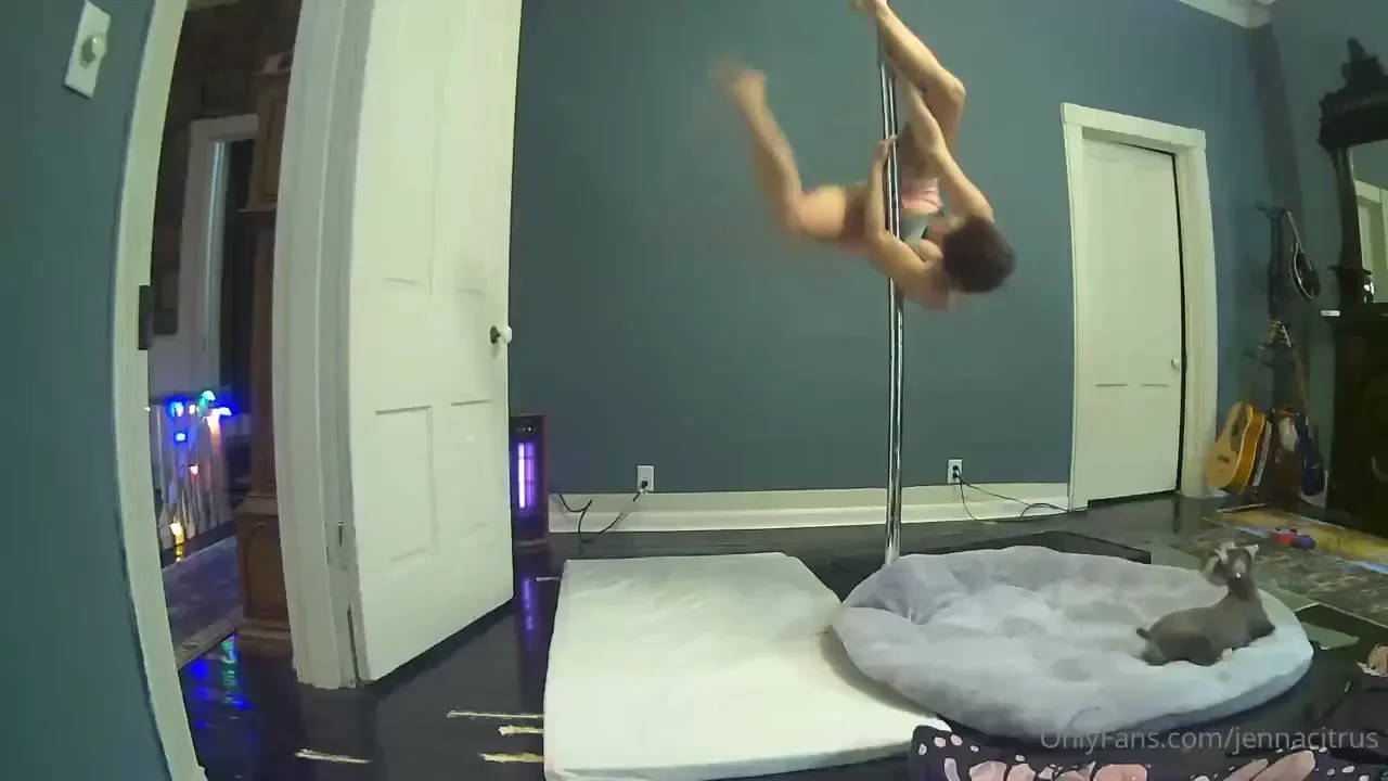 Super special thanks to brinathewitch for teaching me a new pole trick part 2 