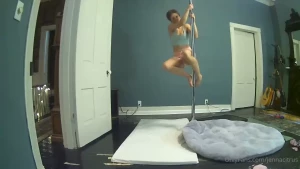 Super special thanks to brinathewitch for teaching me a new pole trick