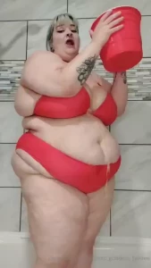 A massive bucket full of party punch vs a more massive 360lb goddess