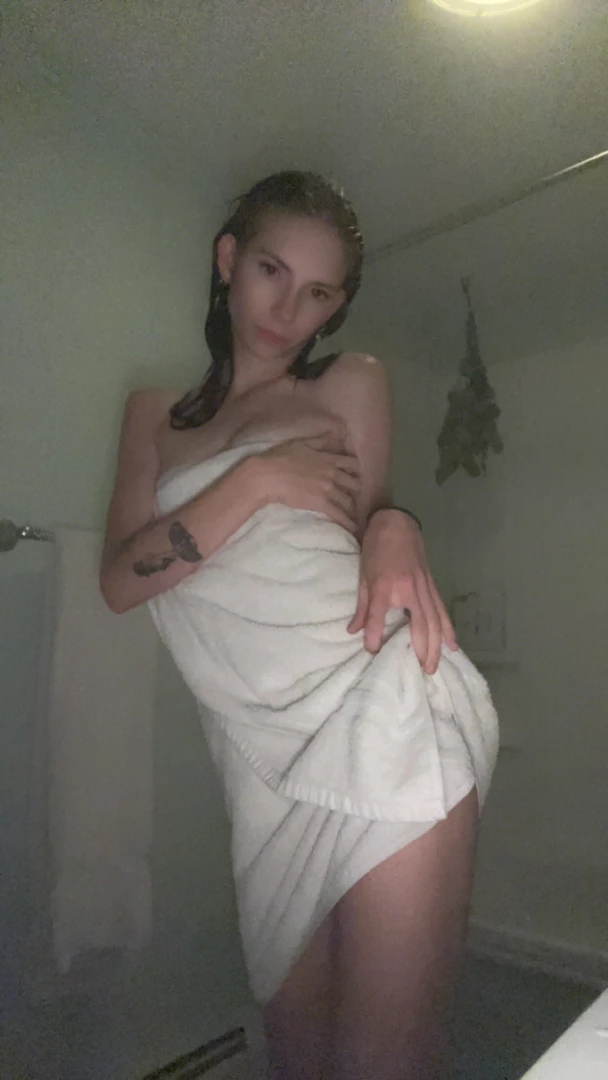 Who s gonna join me for a shower live tn 