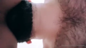 No quer a gemir porque le daba pena pero se mor a por gritar de placer