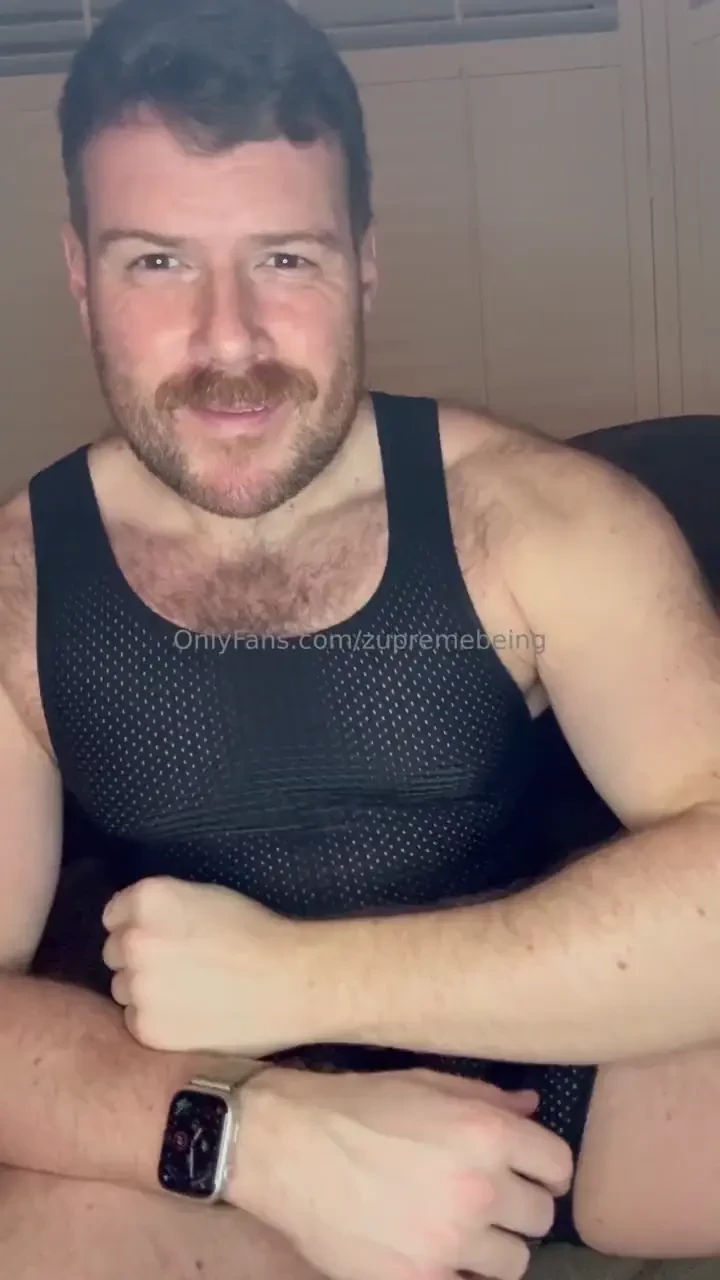 Chilling showing off in my singlet 