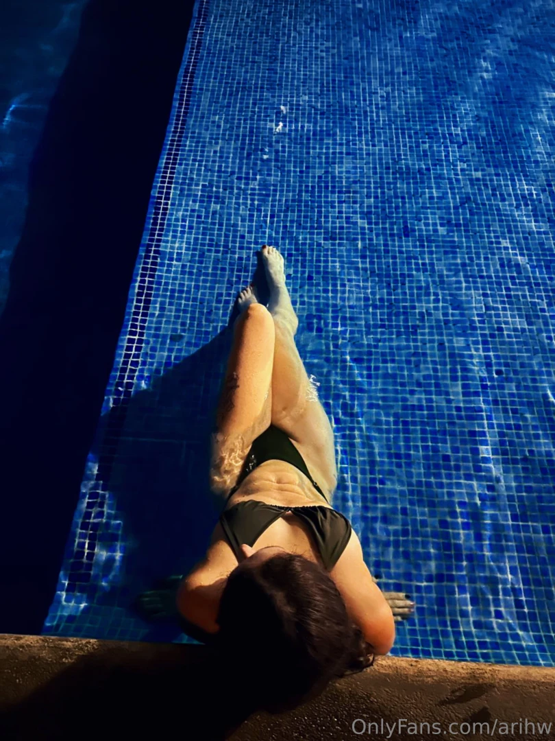 Y si me acompa as y lo hacemos en la piscina 