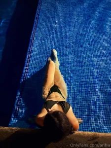 Y si me acompa as y lo hacemos en la piscina