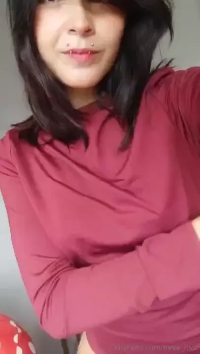 I m still your favorite girl 