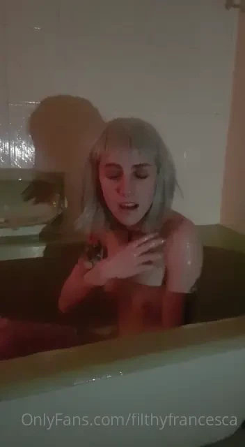 Join me for a bath i m all lonely in this big tub 