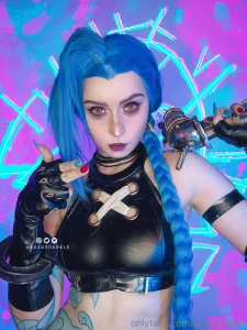 I ve finally finished my jinx cosplay and i m so happy i almost cried part 1