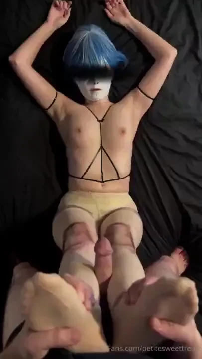 Robo girl sweet has arrived for your thighjob pleasure and usage 