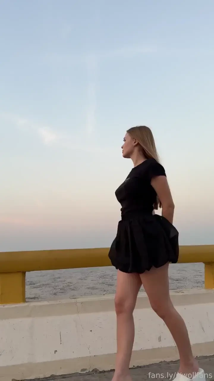 Wollfans when i walk in this skirt 9 out of 10 people turn around 