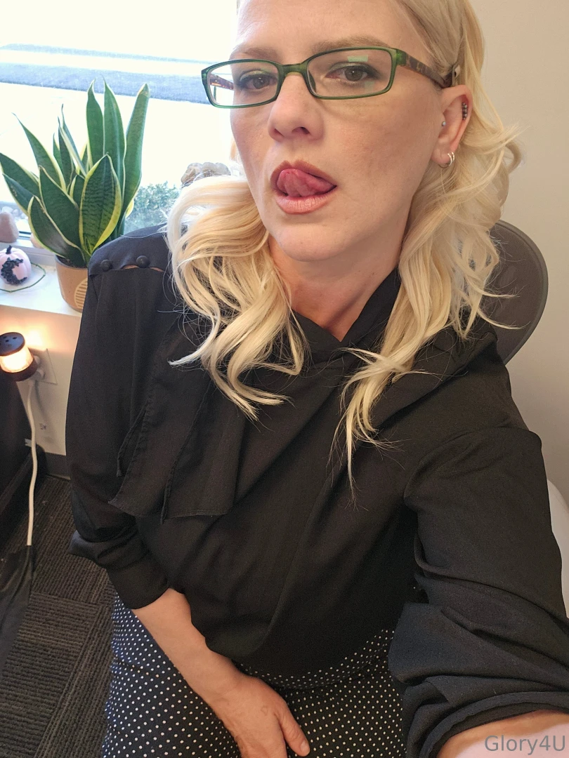 Well hello i hope you ll be a good boy and join me on my solo live part 3 