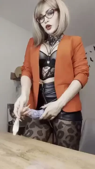 My condom is filled for you my sweetie open your mouth 