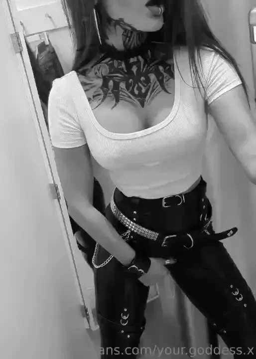 Baby i m in the fitting room right now and i want so much affection 
