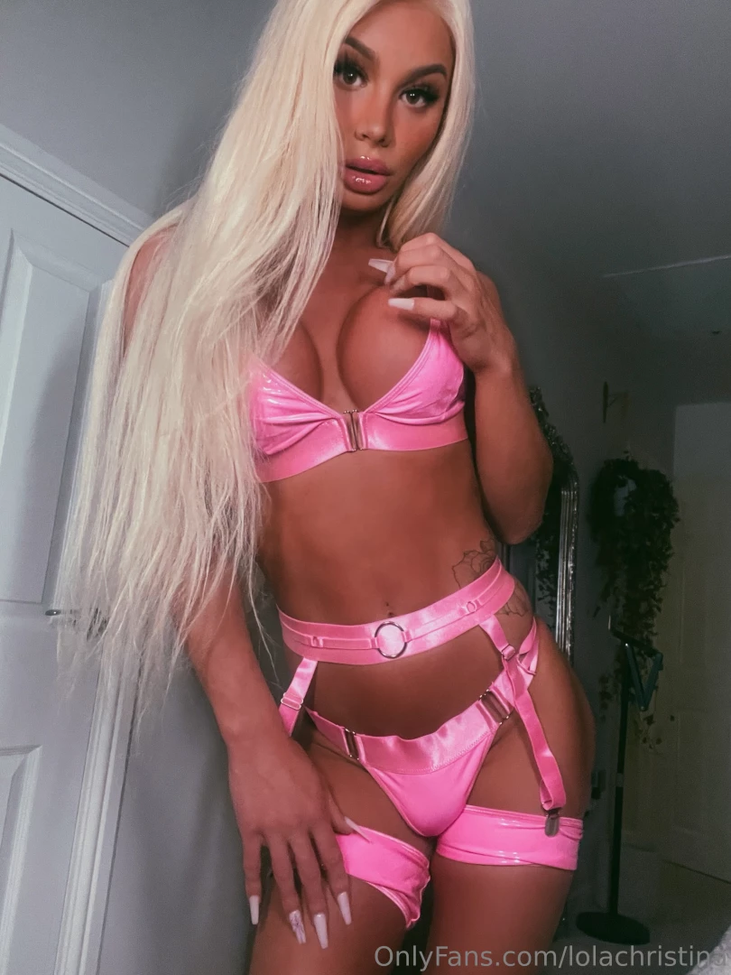 Let s pretend we re a couple just to mess with ur head 