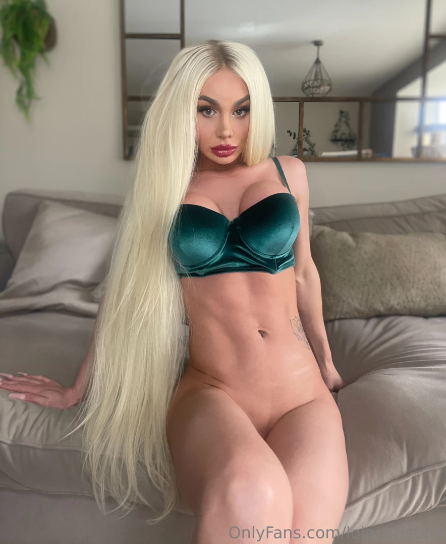 Green silk cheeky grin and zero patience for boring chats spice things 