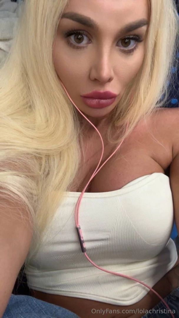 Wanna hear me moan in your ear while i am on the line with you babe 