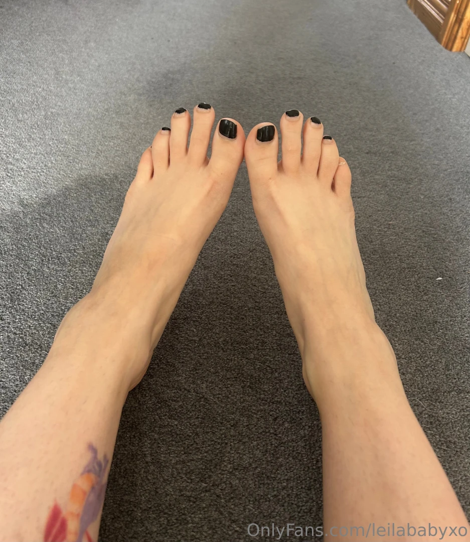 Really need to re-paint my toenails lol part 1 