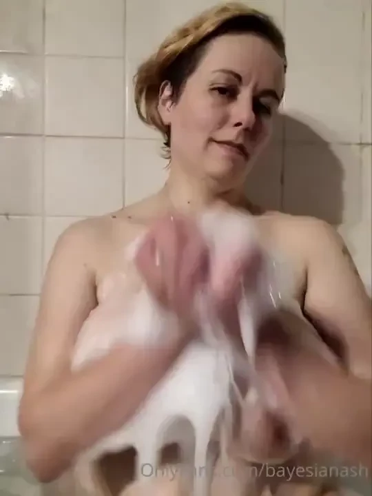 Still feeling kinda crappy so i took a long ass bath earlier part 1 