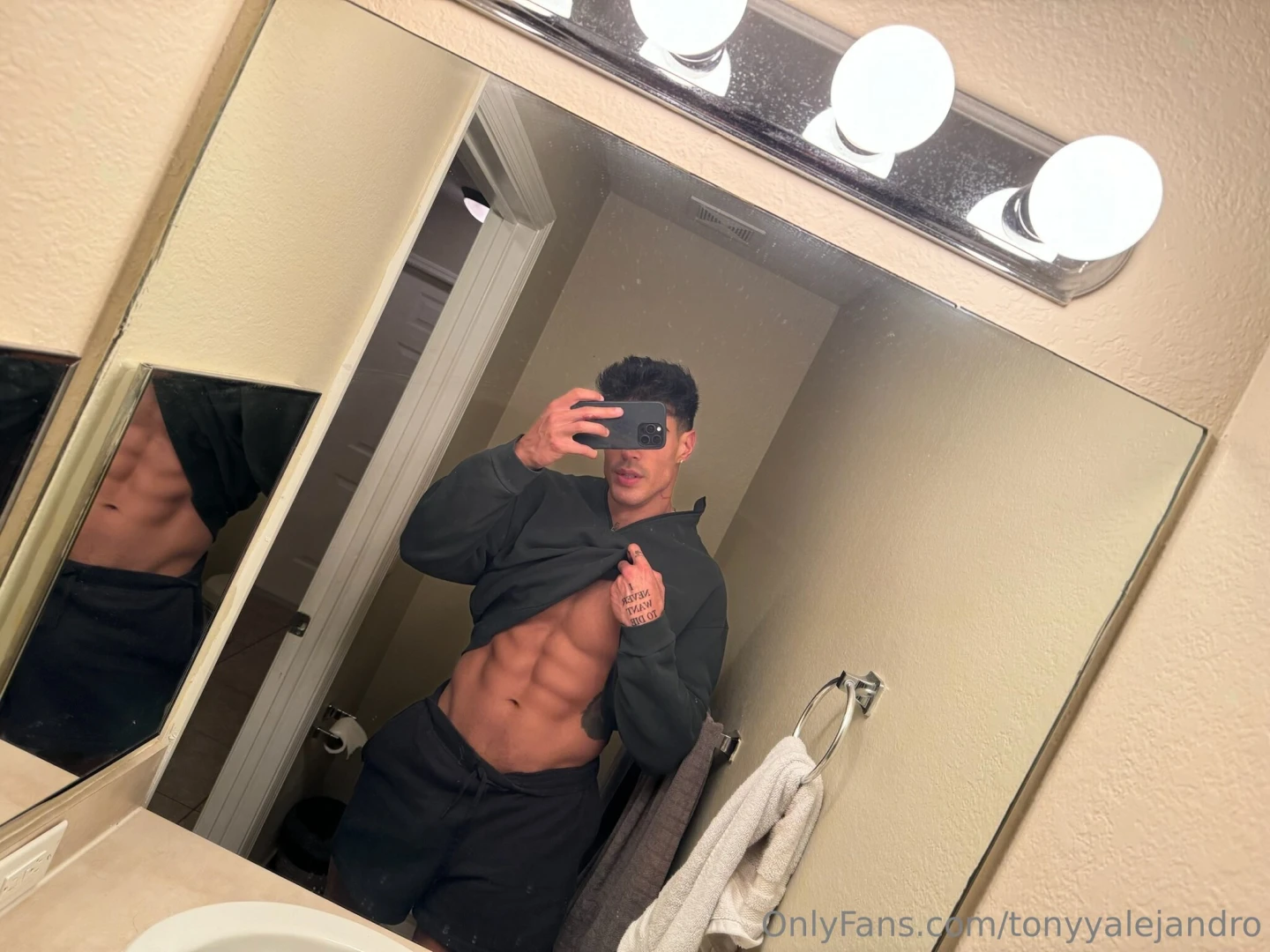 My bro wanted to see my ab gains so i thought you should too 